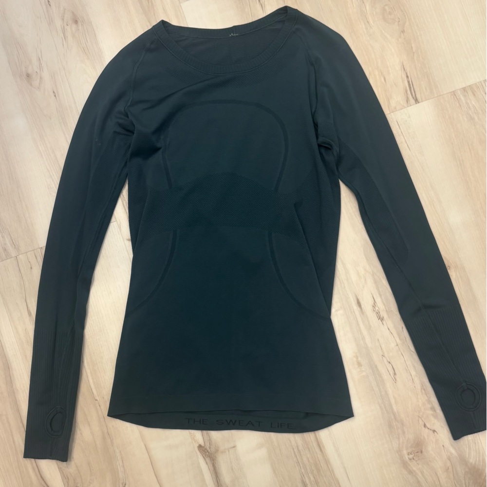 Dark green long sleeve Lululemon shirt